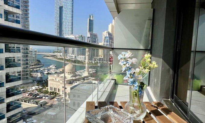Jumeirah Lake Towers Apartamento | Stylish 1 Bedroom w/ canal view, near Beach and Metro Station