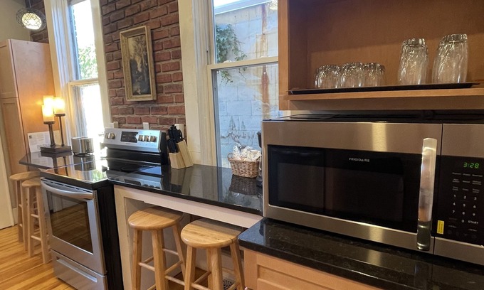 Dubuque Casa | Dubuque Luxury Rental Suite 107 Farmers Market