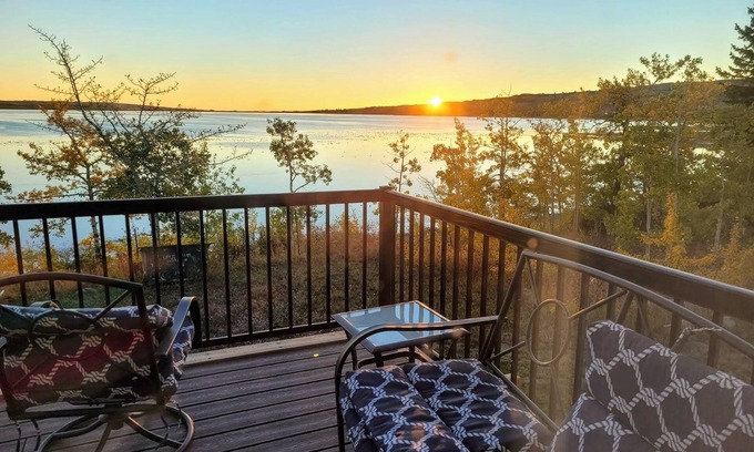 Babb Casa | Frente al lago Duck, cerca de Babb, Glacier Park, St. Mary's, Many Glacier, Waterton Pk