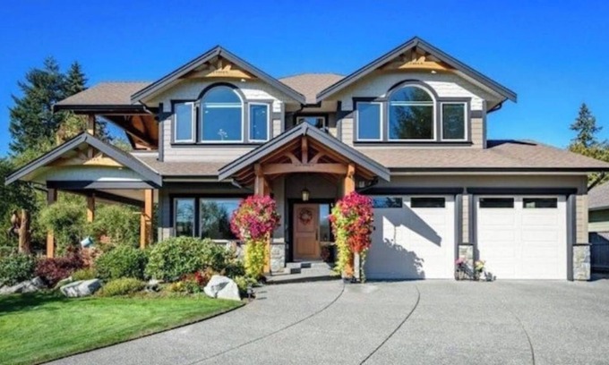 Courtenay Casa | Duck Pond Oasis with Hot Tub & Gym! (Pet-Friendly!)