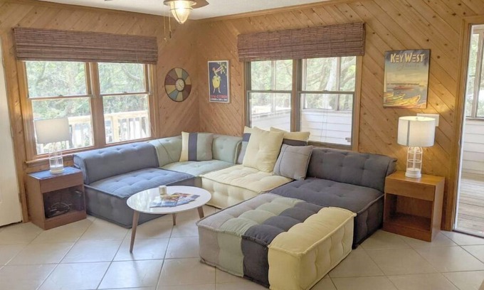 Southern Shores Casa | Duck Road Central Location🐶Dog Friendly🎾Parking &Tennis Pass⛱Walk to the Beach
