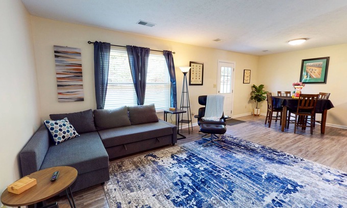 Georgetown Casa | Dude and Momo's <10 Mins to KY Horse Park!