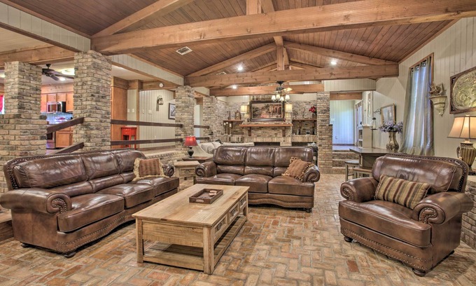 Theriot Casa | Dularge Grand Villa - Steps to Marina + Fishing!