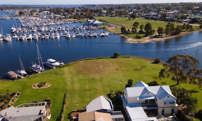 Paynesville Casa | Dun Ri - Premium water views in Paynesville looking across McMillans Strait