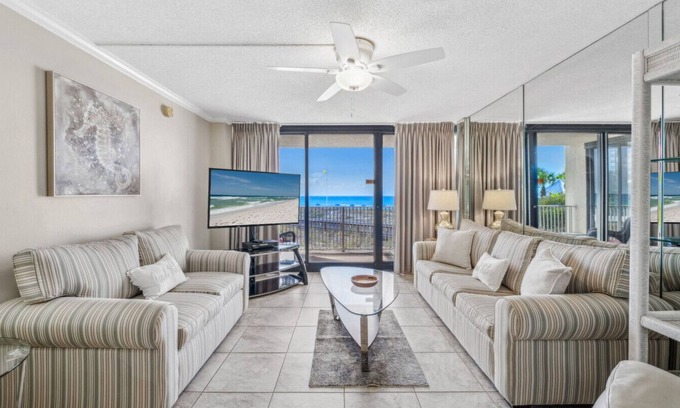 Gulf Lagoon Beach Condominio | Beachfront-Pet Friendly-Tennis-Covered Parking-A108