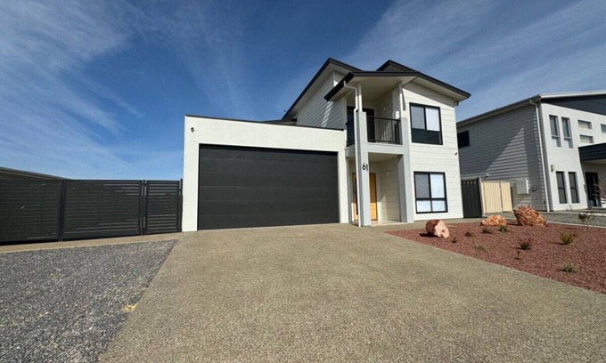 Port Hughes Casa | Dunes View - Designer Home with Golf Course Frontage