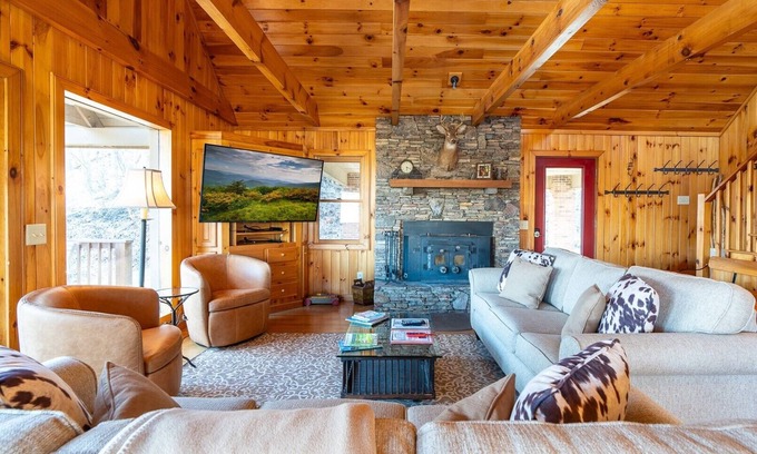 Buck Mountain Cabina | DunRovin-6 BR, 5 1/2 baños, tiene capacidad para 15, bañera de hidromasaje, Wi-Fi, acceso fácil