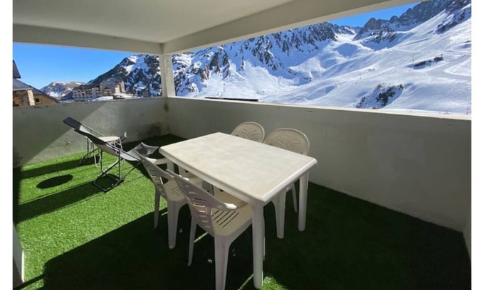 La Mongie Apartamento | Duplex 10 pers-View of the runway and swimming pool