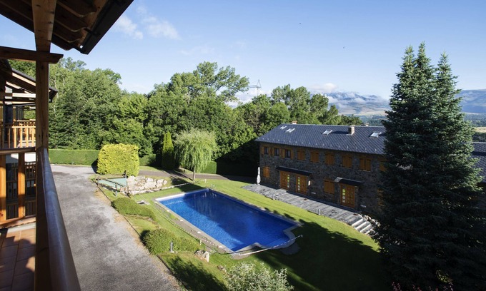 Queixans Casa | Apartamento dúplex con piscina próximo a estaciones esquí y rutas senderismo