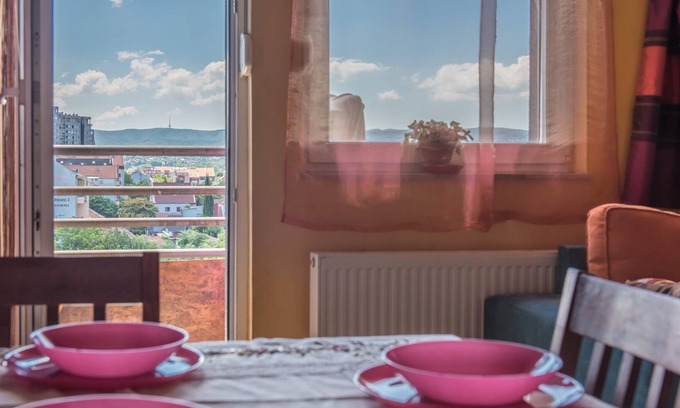 Novi Sad Apartamento | Apartamento dúplex con fantásticas vistas, aparcamiento gratuito, wifi.