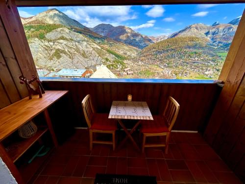 Allos le Seignus Apartamento | Duplex avec vue exceptionnelle parking et wifi gratuit