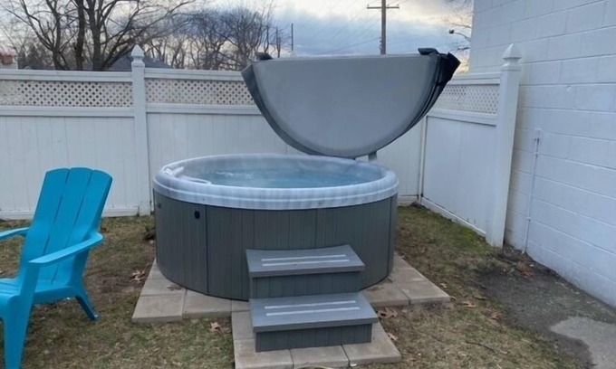 Michigan City Casa | Duplex | Firepit | Game Room | Hot Tub-all year
