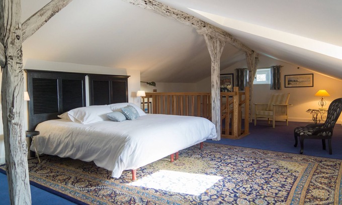 Saint-Maime-de-Pereyrol Cama Y Desayuno | Duplex Magnolia en Dordoña, con piscina y acceso independiente.