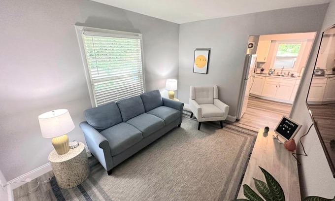 St. Charles Apartamento | Duplex Hideaway in Saint Charles MO