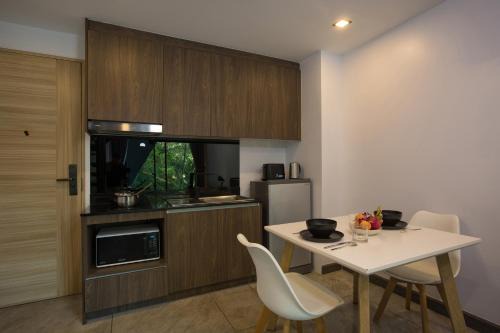 Rawai Apartamento | Duplex Loft near Nai Harn Beach with Pools & Gym - Utopia Loft B125