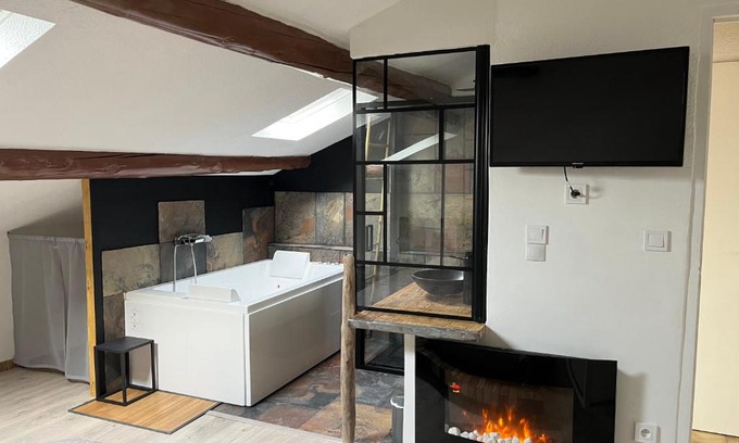 Entraigues-sur-la-Sorgue Apartamento | Duplex lumineux sur gde TERRASSE, BALNEO double, parking privé, CLIM, local vélos
