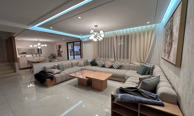 Semlalia Apartamento | Luxury Downtown Duplex with Pool