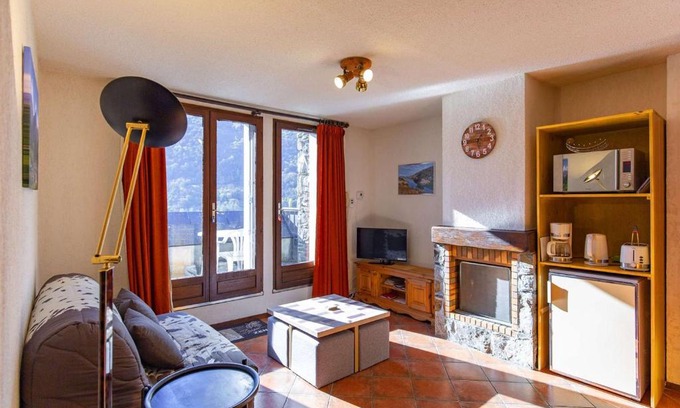 Esquieze-Sere Apartamento | Duplex T3 à Esquièze-Sère, balcon, wifi et parking - FR-1-402-128
