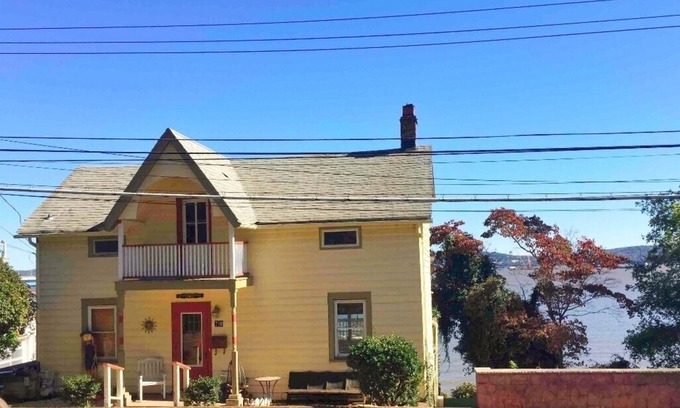 Nyack Casa | Duplex WATERFRONT HOME