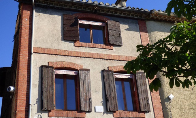 L'Isle-sur-la-Sorgue Apartamento | Dúplex con terraza en el centro histórico, con vistas a la Sorgue.