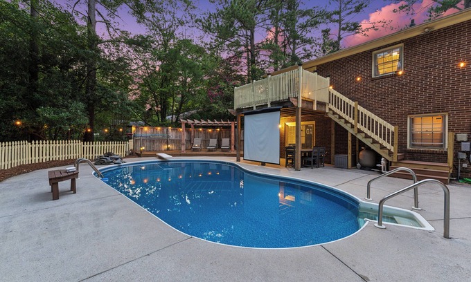 Durham Casa | Durham 4BR/3BA: Game Room, Pool, Art! Sleeps 10