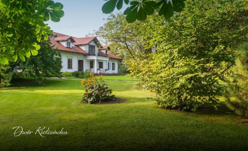 gmina Moszczenica Casa | Dwór w Kiełczówce