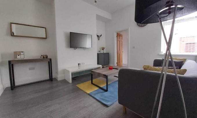 Sunderland Casa | Dwell Living Sleeps 4 with free parking wifi, smart TV