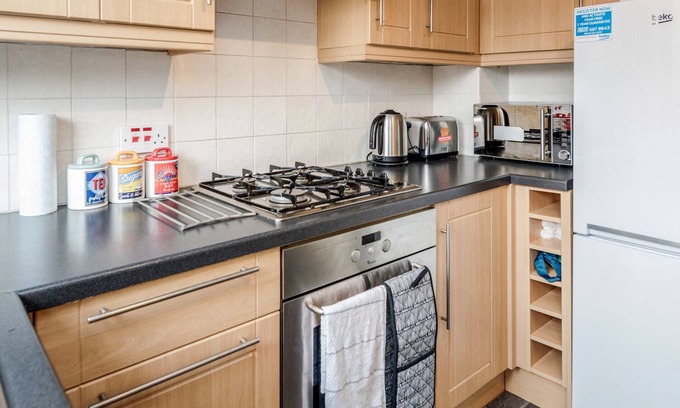 Roding Casa | Dwellers Delight Living Serviced Accommodation ★ 2 Bed House ★Woodford, London.