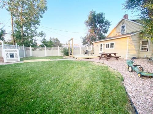 Custer Casa | Dwntwn Custer Farmhouse On Main St With Hot Tub