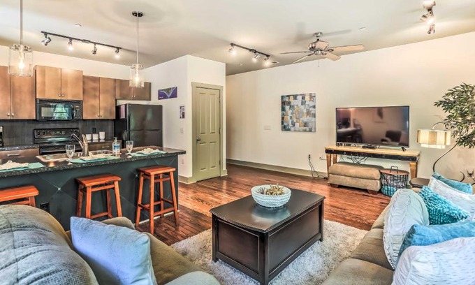 River District Apartamento | Dwtn Condo 4 Blocks to The Wilmington Riverwalk!