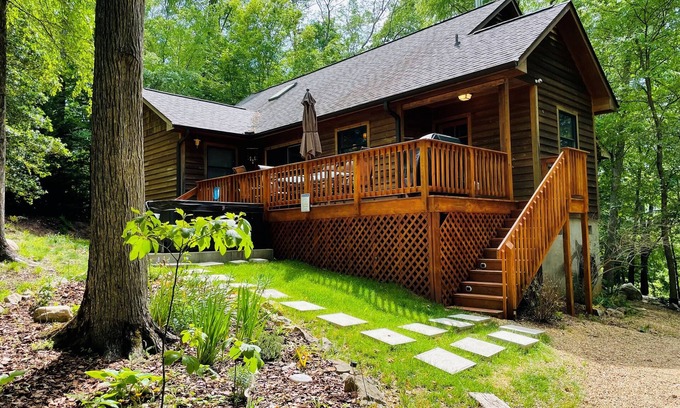 Hot Springs Cabina | Dynamite Mountain House, beautiful views! Hot Tub! Firepit!