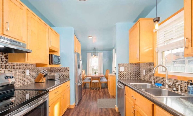 Menasha Casa | Eᴅɢᴇᴡᴀᴛᴇʀ Oᴀsɪs - Sleeps 8