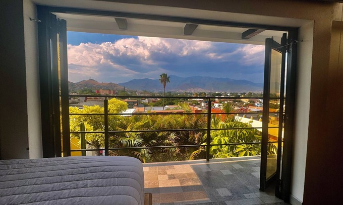 Ruta Independencia Apartamento | El mirador E&A lugar en el Centro Histórico de Oaxaca con vistas a las montañas