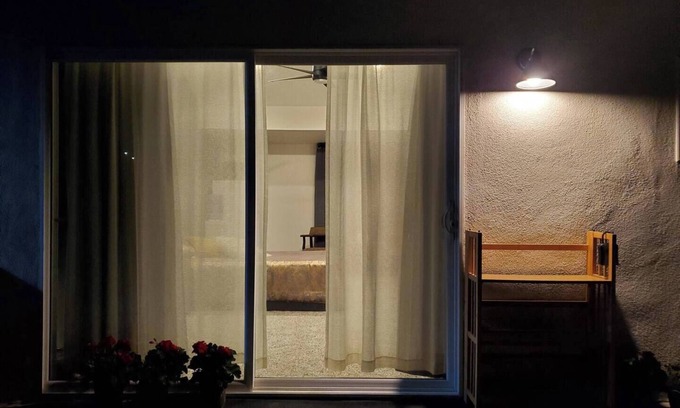 Covina Apartamento | E - Private entry & huge musical bathroom;King Bednn