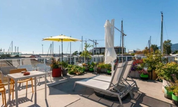 Lower Lonsdale Alquiler De Eote | E-TEN An Elegant Float Home
