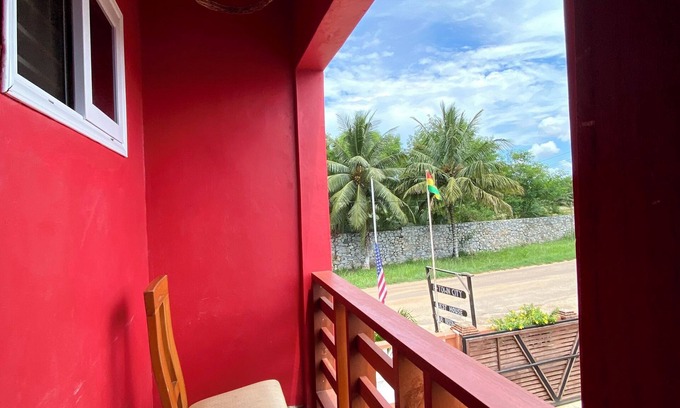 Elmina Casa | E-Town City Guest House