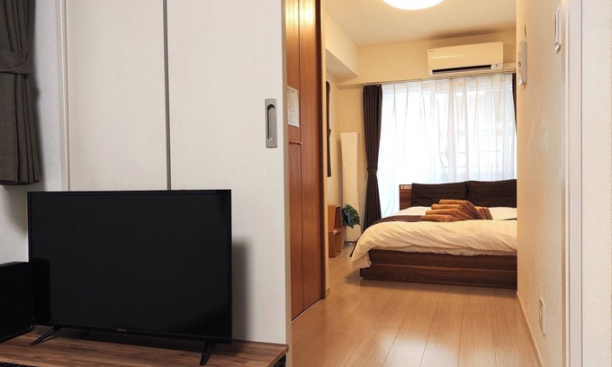Nakano Apartamento | E101 1F GF A calm room with brown tones / Nakano-ku Tokyo
