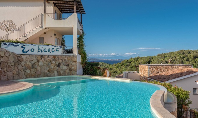 Baja Sardinia Apartamento | Ea Bianca Trilo 2Km From The Beach, Baja Sardinia, Italy