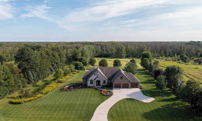 Appleton Casa | EAA AirVenture 2026! BUSINESS trips...room to land a HELICOPTER!!!