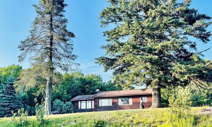 Winter Cabina | EAGLE LODGE - Large log cabin on the E. Fork of Chippewa River