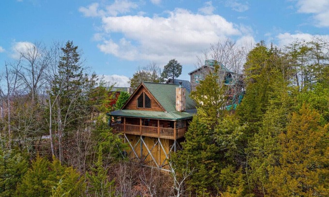 Sevierville Cabina | Eagle's Bluff Lookout: Mountain View & Game Room!