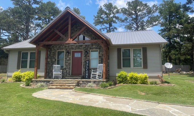 Russellville Casa | Eagle's Nest - Beautiful House close to boat launch and local attractions.