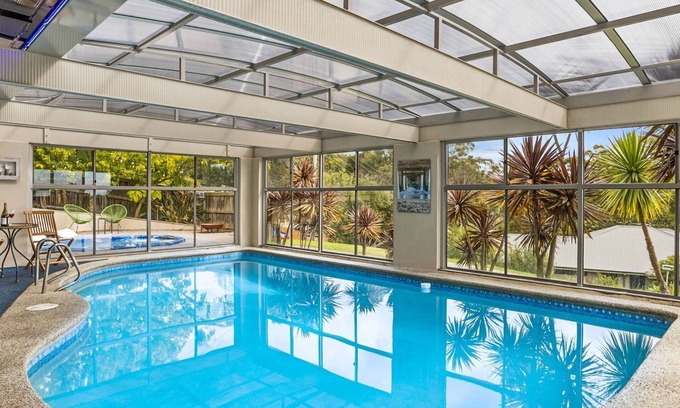 Dromana Casa | Eagle View Castle - Bay and City Views - Heated Pool and Spa