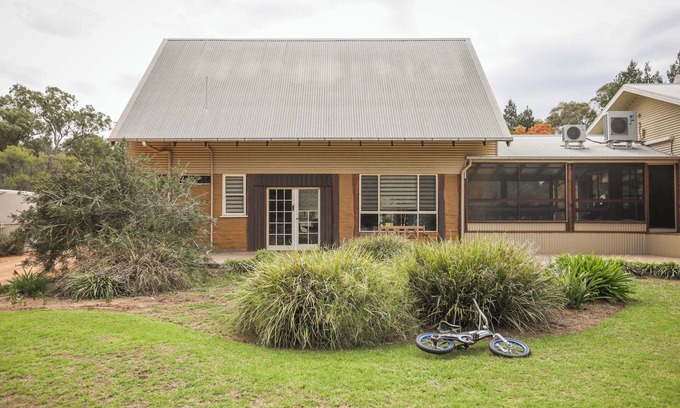 Gilgandra Cabina | Earth n Timber Sleeps 4 1 bathroom