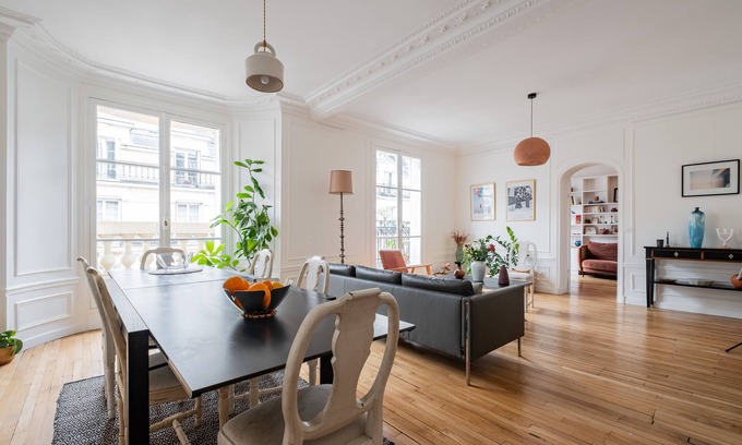Auteuil Apartamento | Earthy and Airy, by Veeve