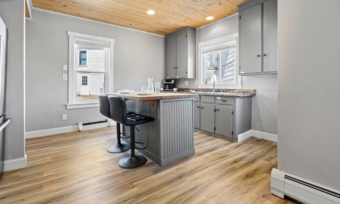 Meredith Casa | Easiest Location! Rent a Boat, Attend a Wedding! 2600sqft on Main St Meredith