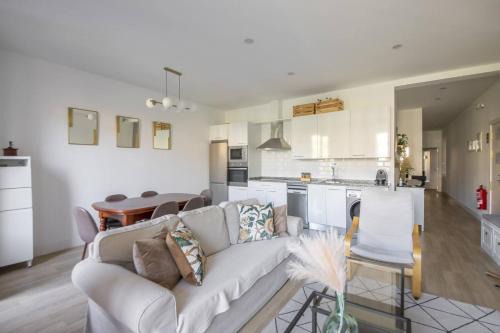 San Sebastian Centro Apartamento | Easo Suits Family Friends Parking