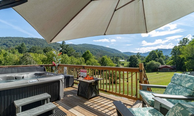 Skyland Apartamento | East Asheville, HotTub, Views, Fire Pit, Parkway
