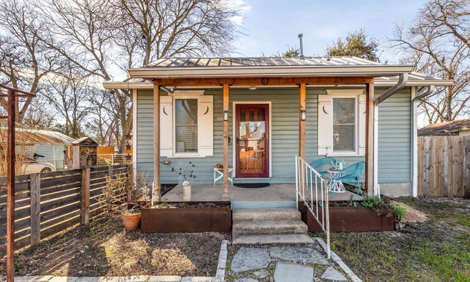 Govalle Cabaña | East Austin Bungalow - Parking - W/D - Updated - 2 Miles to E 6th - Yard
