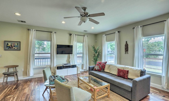 Govalle Casa | East Austin Hideaway ~ 4 Mi to Ladybird Lake!